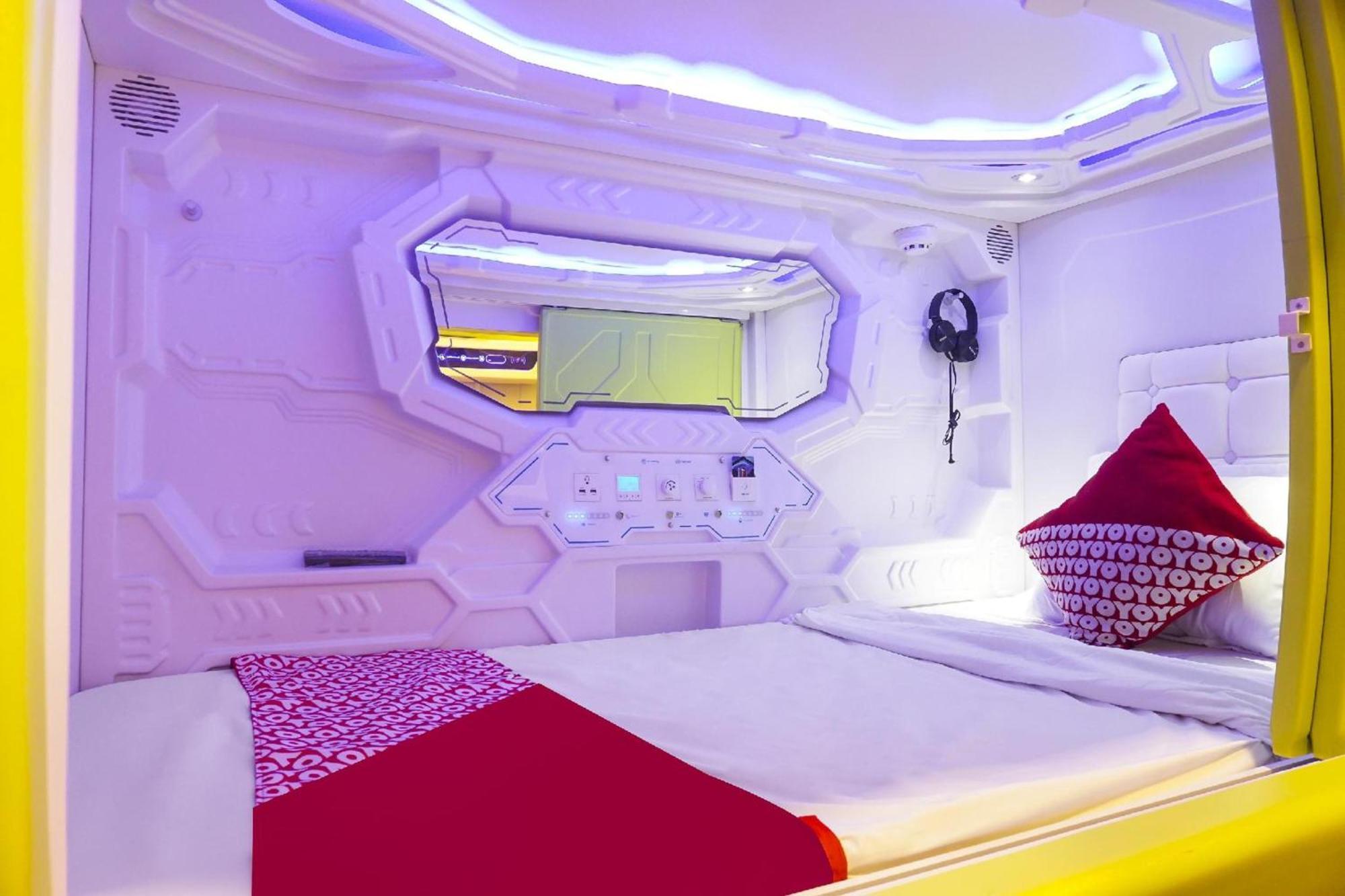 Super Oyo 91328 Fiducia Capsule Hotel 2*